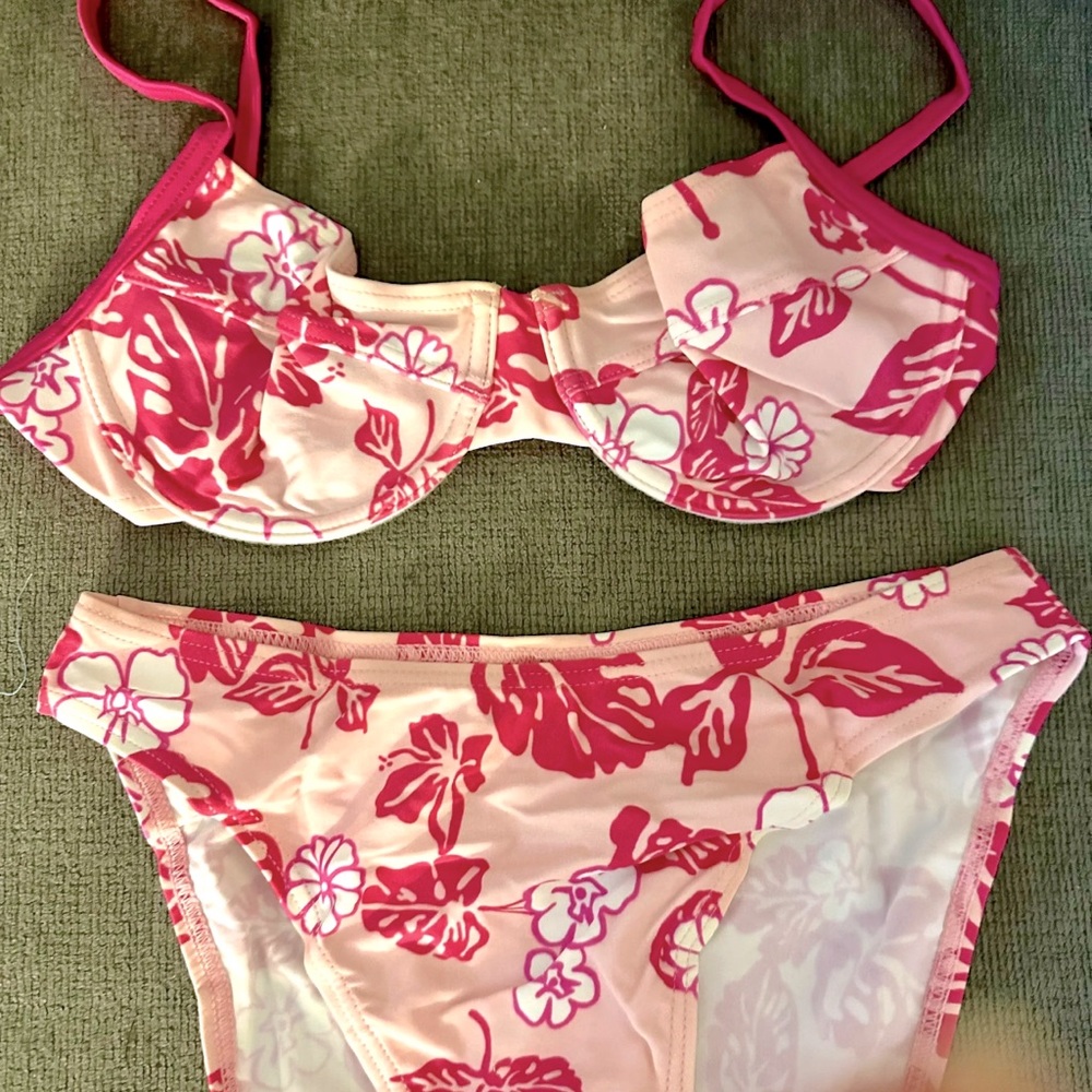 NW/OT Sea Sun Pink Hawaiian Bikini Bra underwire style top. High cut bottoms.